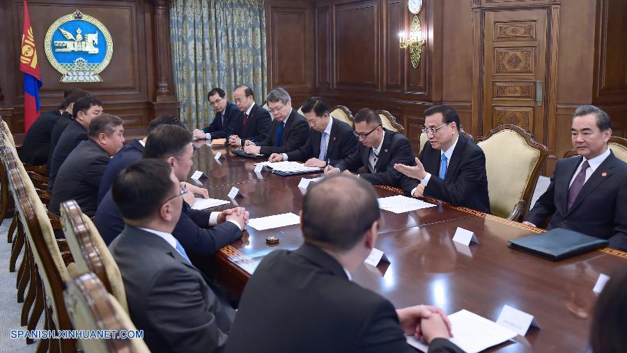 El primer ministro chino Li Keqiang, se reúne con el presidente del Gran Hural de Estado, Miyegombo Enkhbold, en Ulan Bator, Mongolia, el 14 de julio de 2016. (Xinhua/Zhang Duo)