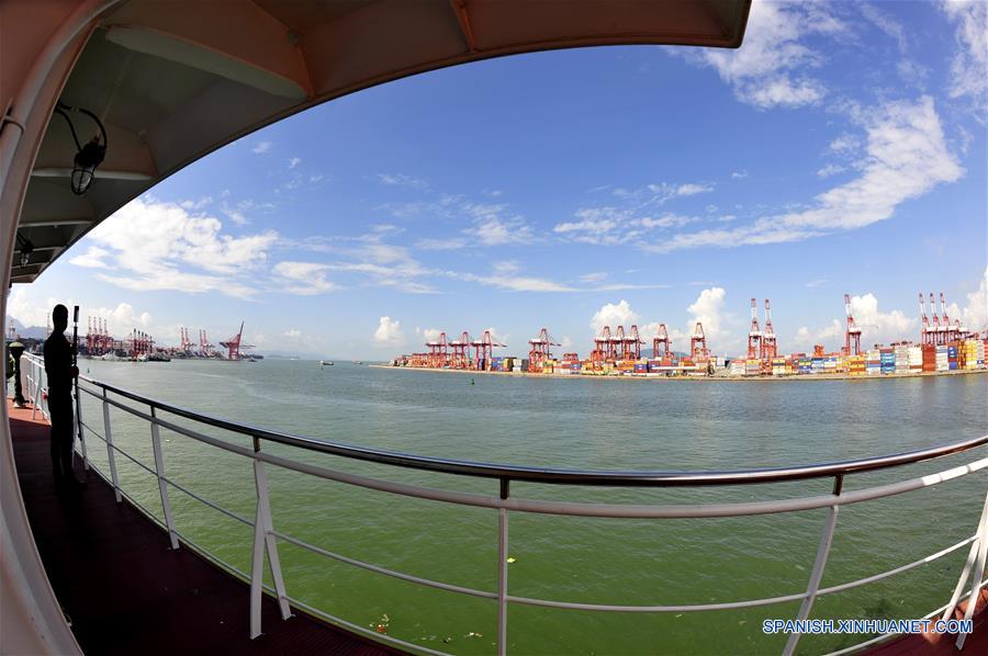 Barco de investigación Zhang Jian navega en Shenzhen Chiwan Wharf