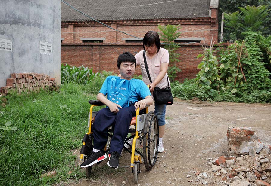 Zhu Zhiqiang con su madre, que ha sido siempre su compa?era más cercana, el 8 de julio de 2016.