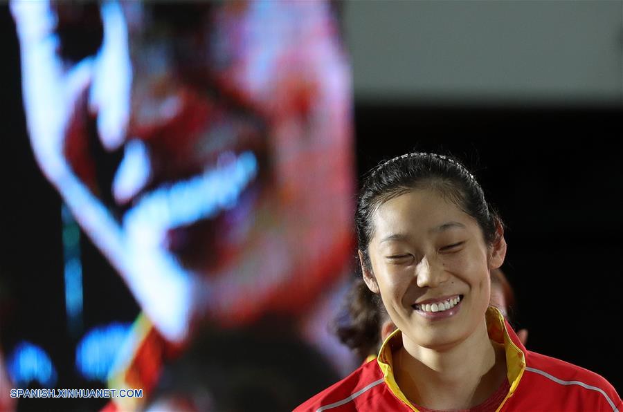 Selección de voleibol femenino china en Universidad de Tsinghua y Universidad de Beijing