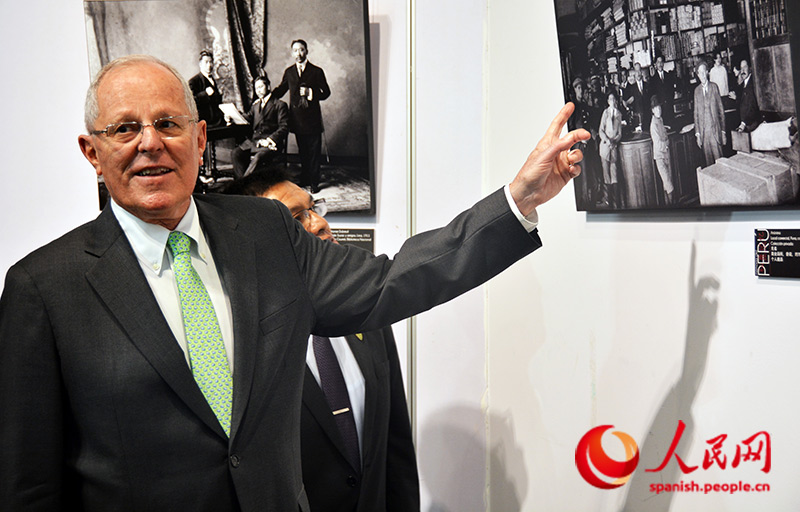 Presidente Kuczynski inaugura en Beijing la exposición “Memoria del Perú”