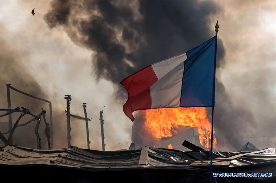 "Cumplida", operación para desalojar campamento de migrantes en Calais