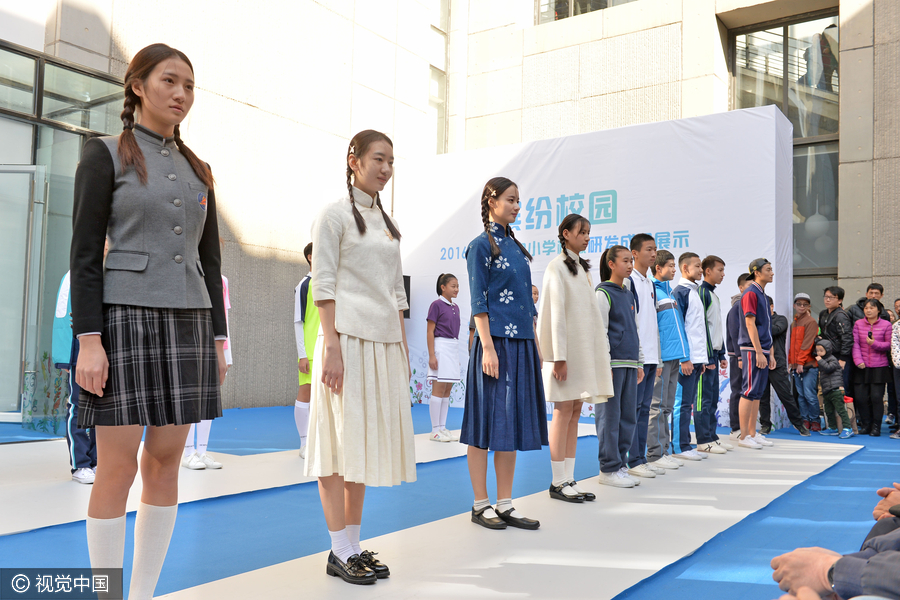 Nuevos uniformes escolares más elegantes y a la moda