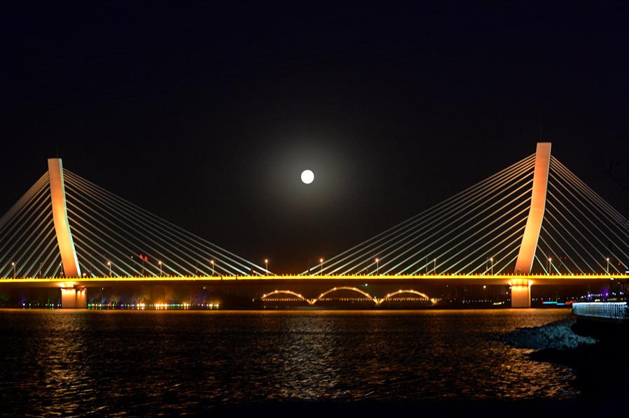 "Súper luna" se ve en toda China