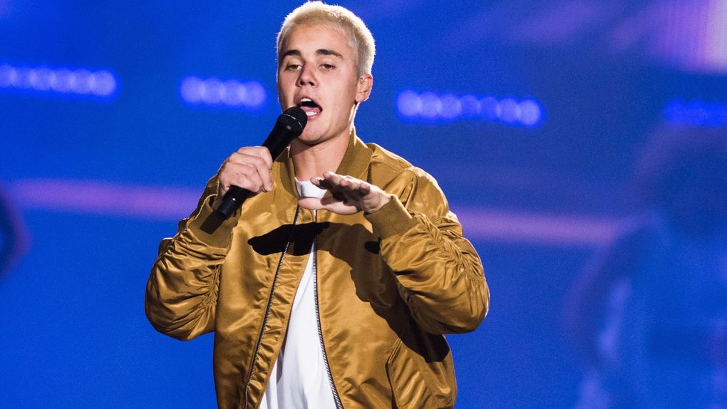 Justin Bieber propina un pu?etazo a un fan a la entrada de su concierto