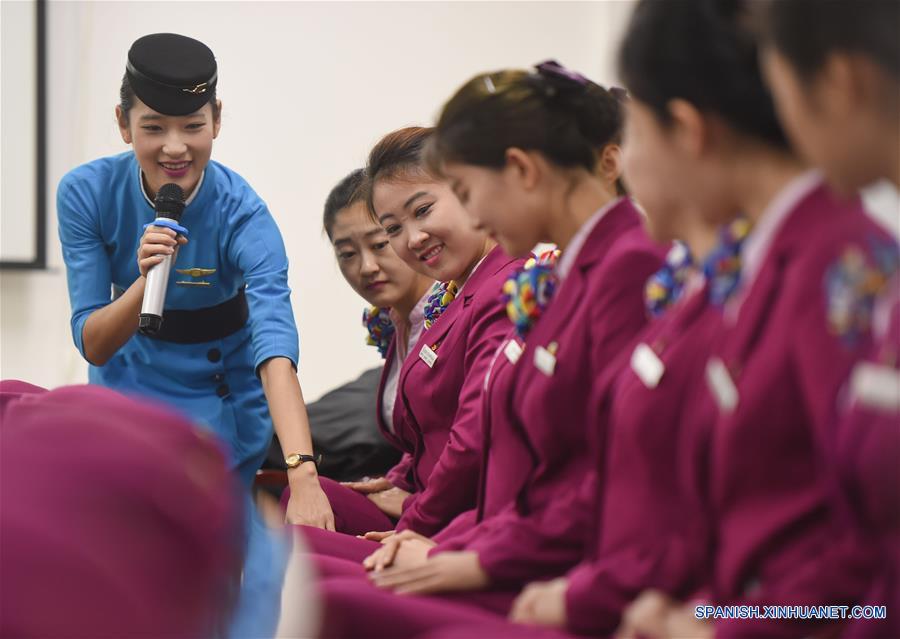 Xiamen: Asistentes de vuelo y de trenes participan en entrenamiento