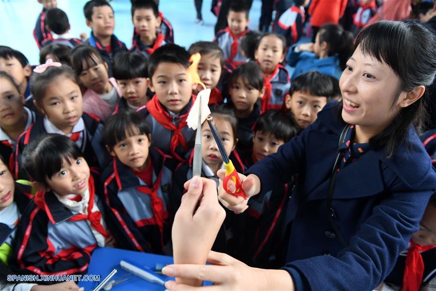 Guangxi: Festival de ciencia y artes en una escuela primaria en Nanning