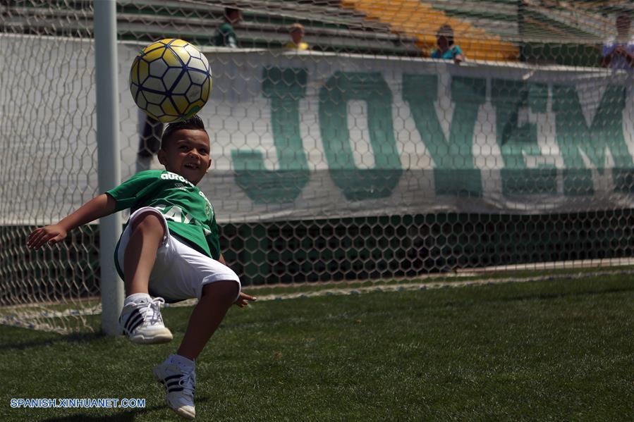 El club de fútbol brasile?o Chapecoense anuncia la fecha del funeral colectivo