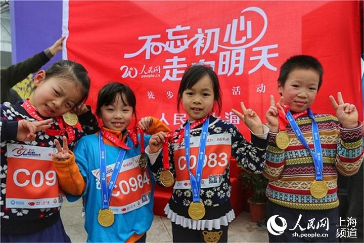 Pueblo en Línea convoca una excursión de 100 mil internautas en 40 ciudades para celebrar el A?o Nuevo y su XX aniversario------la ciudad de Shanghai