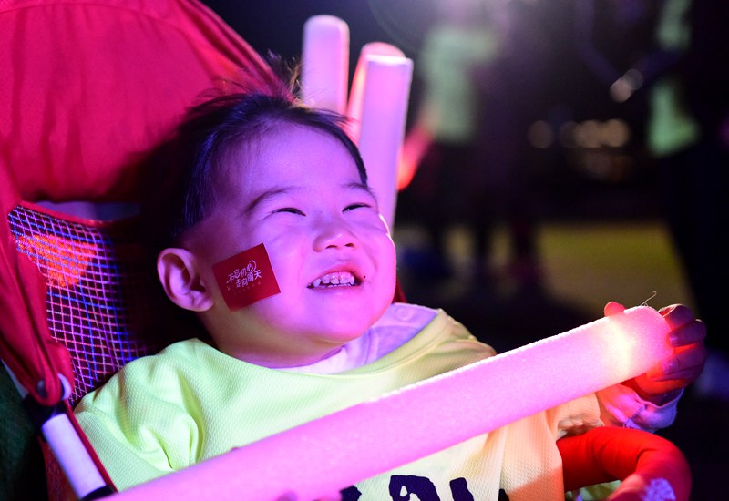 Pueblo en Línea convoca una excursión de 100 mil internautas en 40 ciudades para celebrar el A?o Nuevo y su XX aniversario------la ciudad de Sanya,en la provincia de Hainan