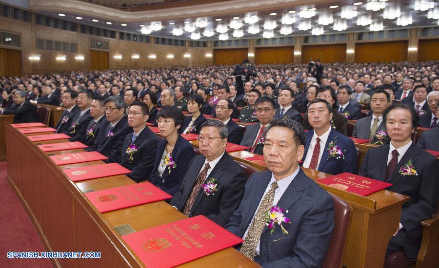 Físico y farmacóloga ganan máximo premio científico de China