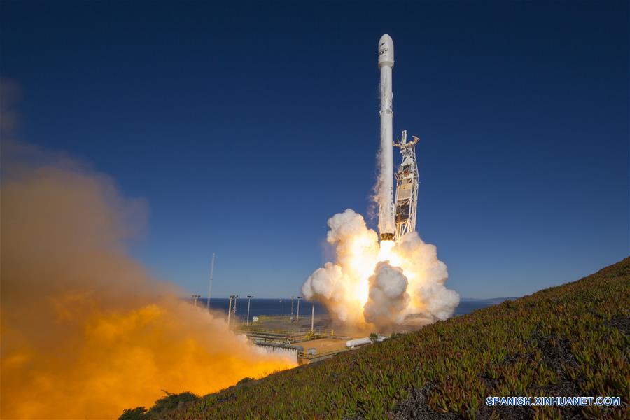 SpaceX lanza primer vuelo 4 meses después de explosión