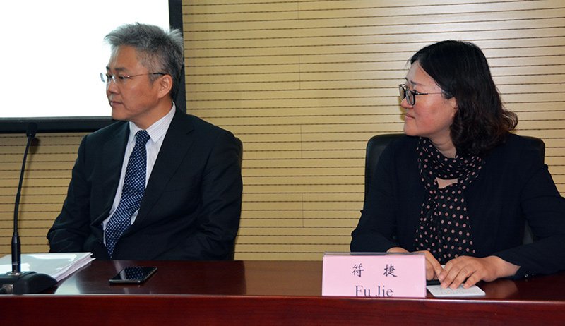 En el encuentro estuvieron presentes la Sra. Fu Jie, subdirectora general del Buró para América Latina y el Caribe del Departamento Internacional del Partido Comunista de China y el Dr. Wan Lei, director general del Buró de Cooperación Internacional de la Academia de Ciencias Sociales de China. (Foto: YAC)