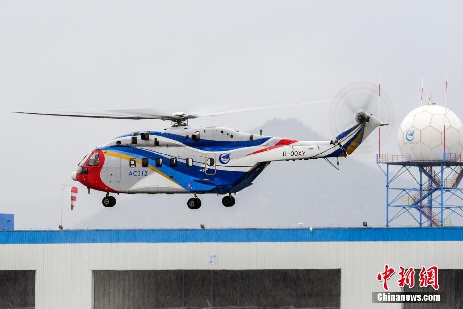 Helicóptero AC313 realiza prueba con éxito