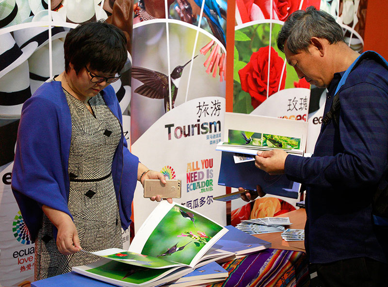 El libro "Aves silvestres del Ecuador", del fotógrafo Wang Jianguo, presenta a los lectores chinos la gran biodiversidad aviar del fascinante país latinoamericano. (Foto: YAC)