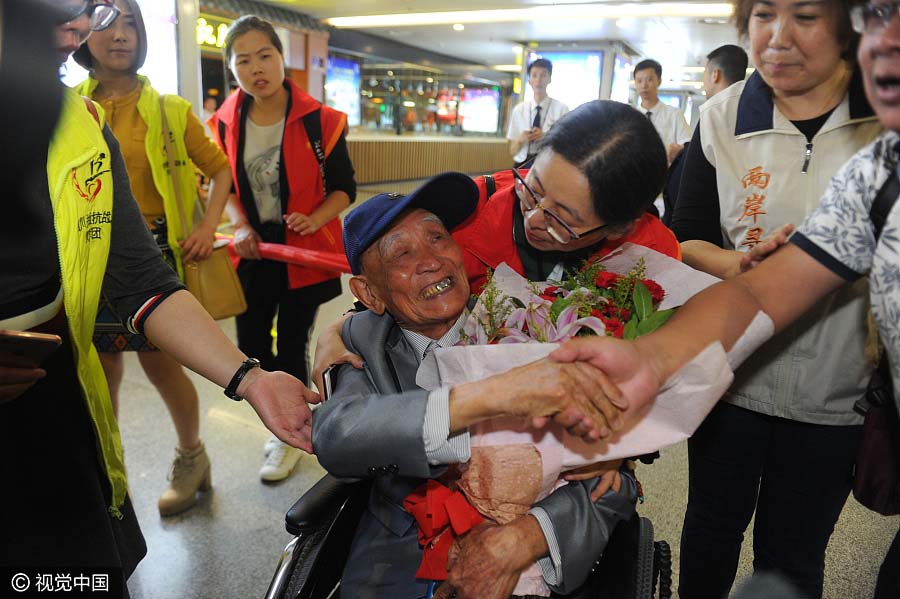 Veterano de 97 a?os regresa desde Taiwán a Sichuan después de 77 a?os