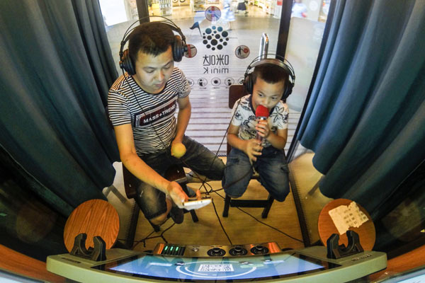 Los minikaraokes se ponen de moda en China