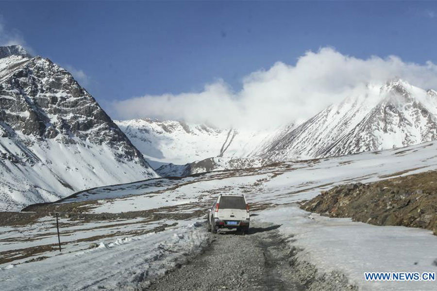 Científicos chinos supervisan la salud del glaciar en Tianshan