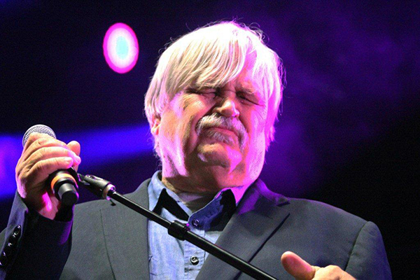 El músico Bruce Hampton fallece en mitad de su concierto de cumplea?os