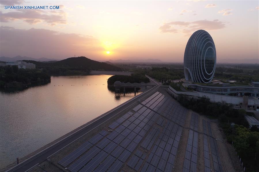 Vista aérea de un paisaje del punto de veraneo del lago Yanqi