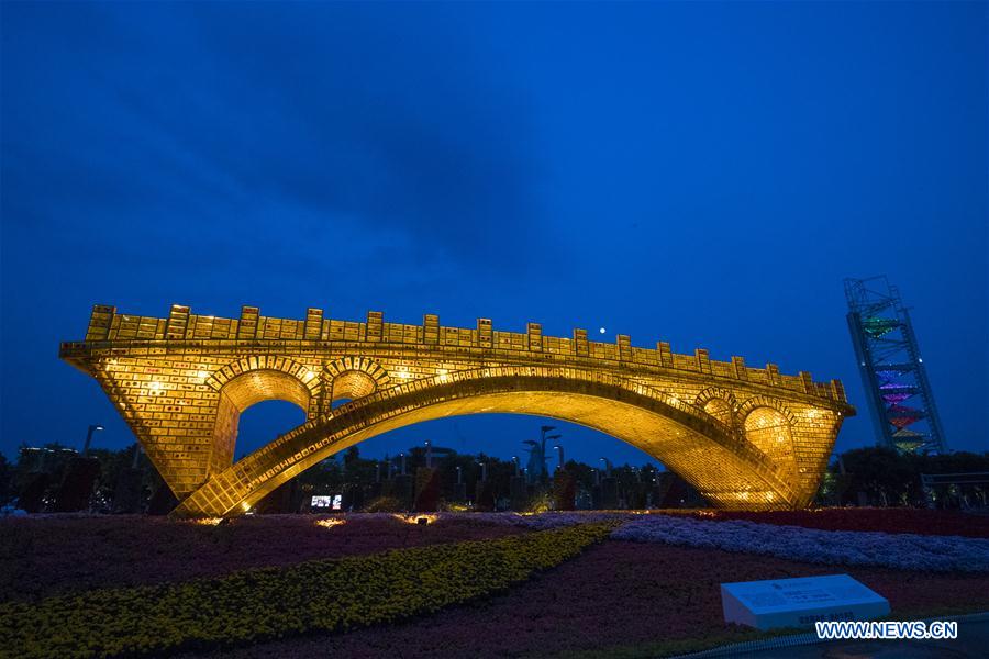 Instalan el 'Puente de Oro sobre la Ruta de la Seda' en Beijing