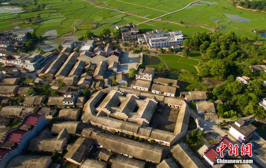 Vista panorámica de la casa cerrada más grande del oeste de Jiangxi