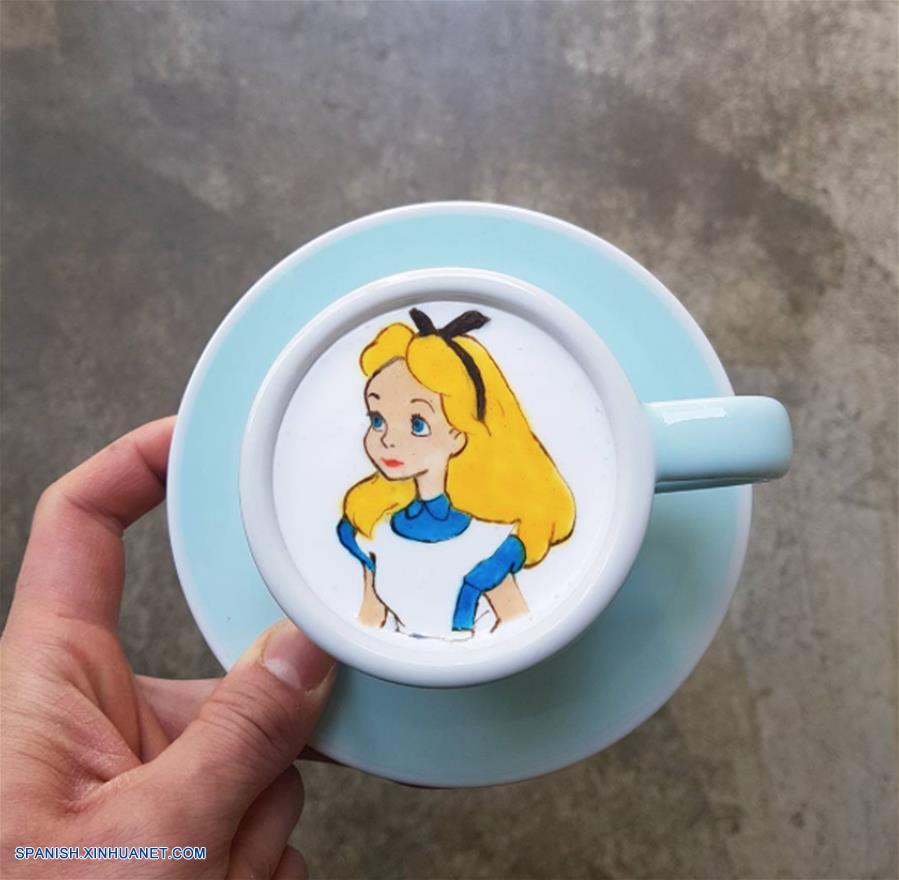 Tazas de café con leche decoradas por barista Lee Kang Bin