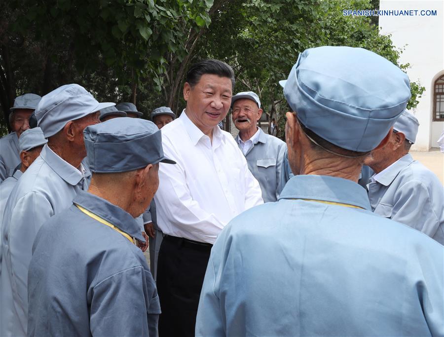 El presidente de China, Xi Jinping, dijo que debe hacerse más para acabar con la pobreza y mejorar los estándares de vida en áreas de bases revolucionarias.(Xinhua/Pang Xinglei)