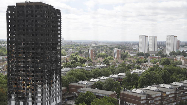 Retiran del mercado el revestimiento que cubría la torre Grenfell