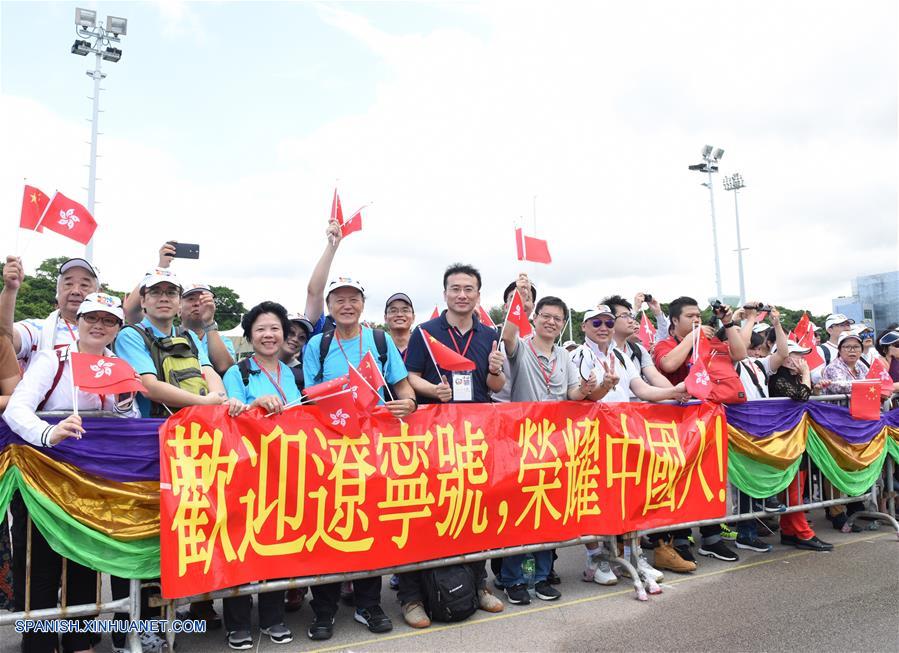 Llega a la RAEHK una flotilla que incluye al primer portaaviones chino Liaoning