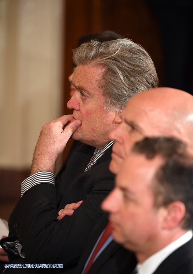 Casa Blanca anuncia dimisión de estratega en jefe Stephen Bannon