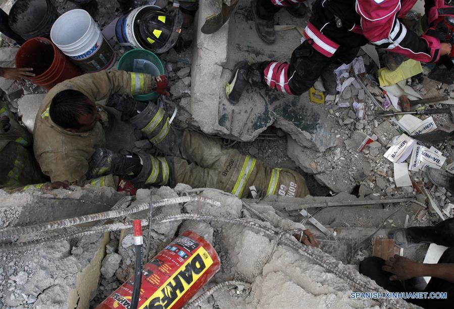 Suman 194 los muertos por terremoto en México