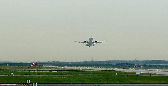 Avión C919 de China cumple segundo vuelo experimental