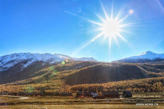 Impresionante paisaje oto?al en Kanas, Xinjiang