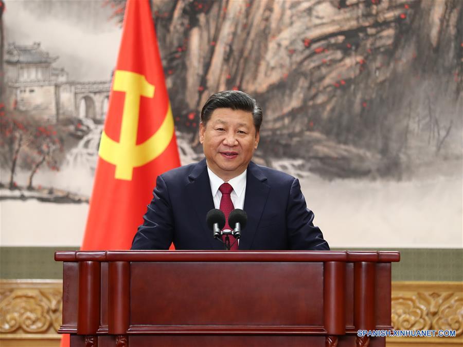 Xi Jinping y otros miembros de la cúpula del PCCh se reúnen con la prensa