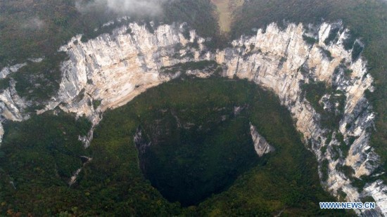 Imponente barranco de 666 metros de profundidad en Chongqing