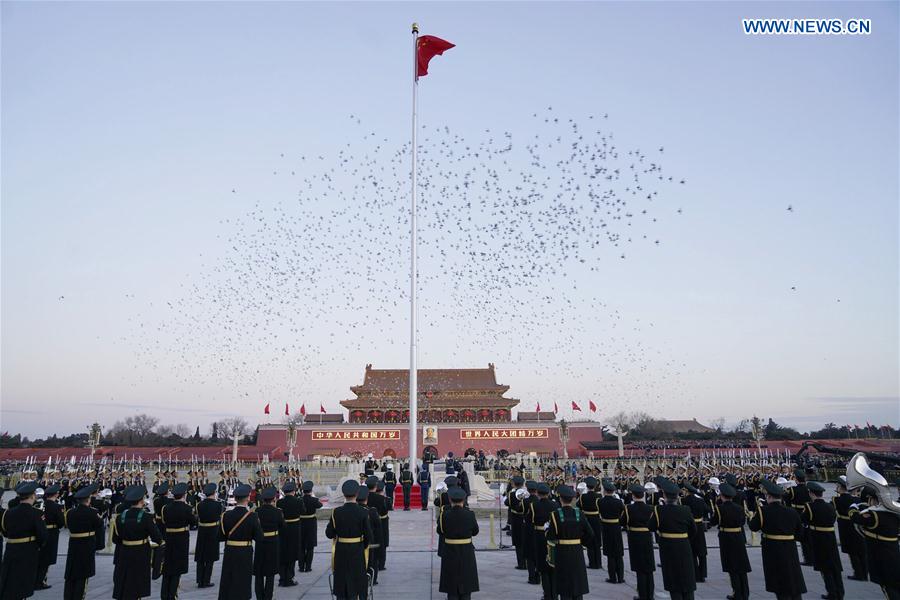 Ejército Popular de Liberación se hace cargo del izado de bandera en la Plaza Tian'anmen desde el día de A?o Nuevo