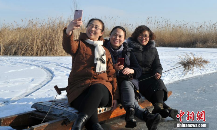 Invierno de la Nueva área de Xiongan : el Lago Baiyangdian se ha convierto en un patio natural de recreo