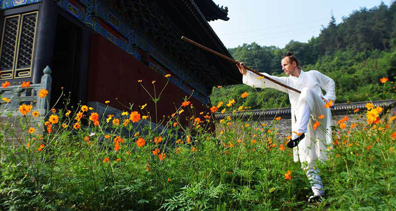 Pinnick no es solamente un estudiante, también se desempe?a como entrenador y ofrece la esencia de las artes marciales a sus estudiantes extranjeros. [Foto: Feng Yuxin] 