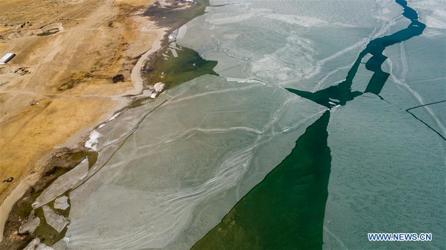 El lago más grande de China comienza a descongelarse