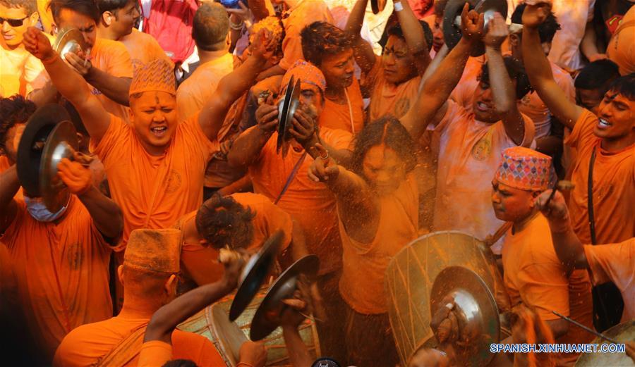 Celebración del Festival Sindoor Jatra en Nepal