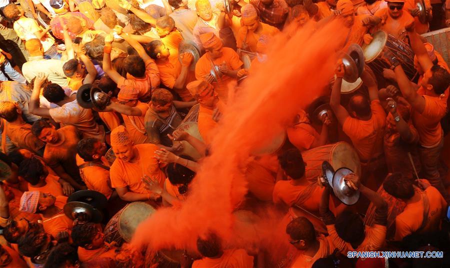 Celebración del Festival Sindoor Jatra en Nepal