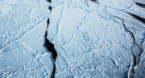 Detectan unos misteriosos huecos en el hielo del ártico