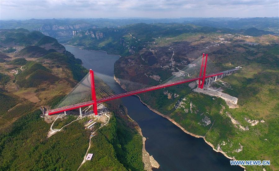 Vista aérea del puente Yachihe en la autopista Guiyang-Qianxi