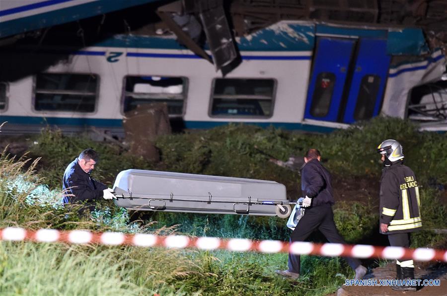 Choque de tren con camión deja 2 muertos y 23 heridos en norte de Italia