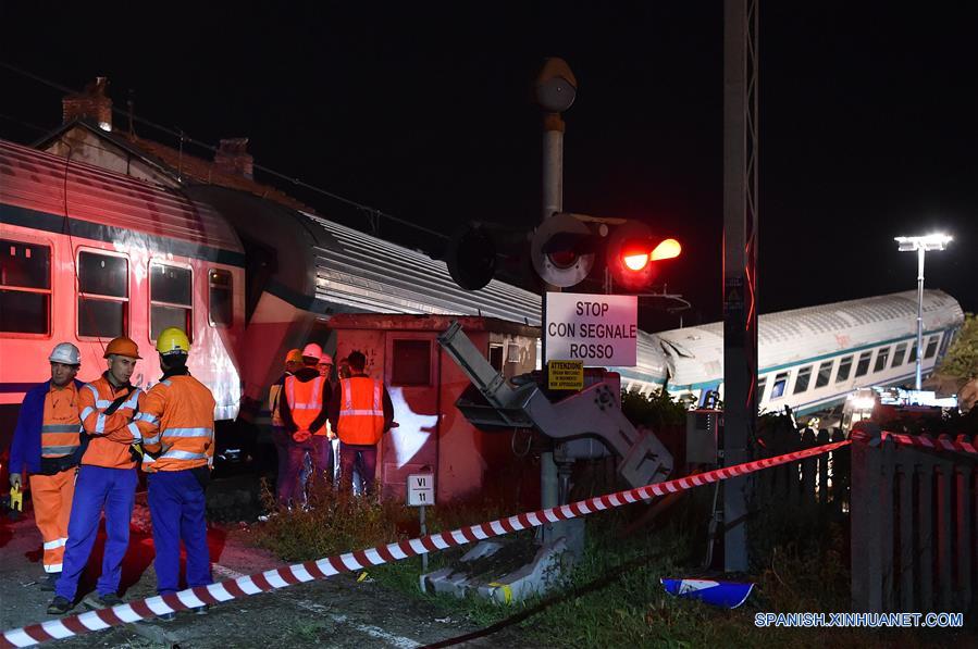 Choque de tren con camión deja 2 muertos y 23 heridos en norte de Italia