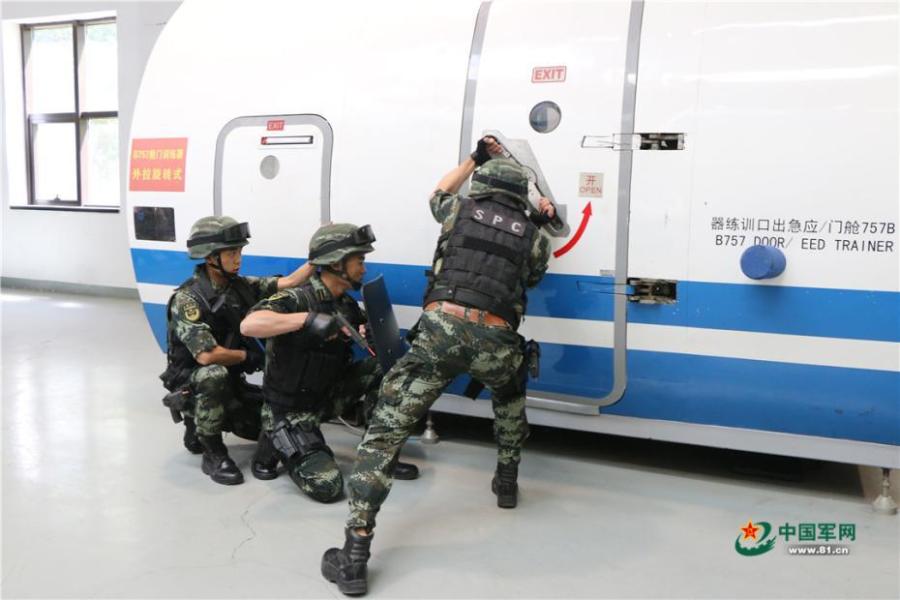 La policía especial china realiza demostraciones en el Foro Internacional Antiterrorista Gran Muralla 2018