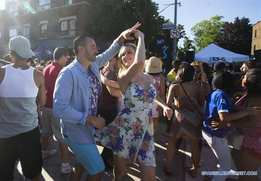 El Festival Callejero de Salsa en St. Clair 2018 en Toronto