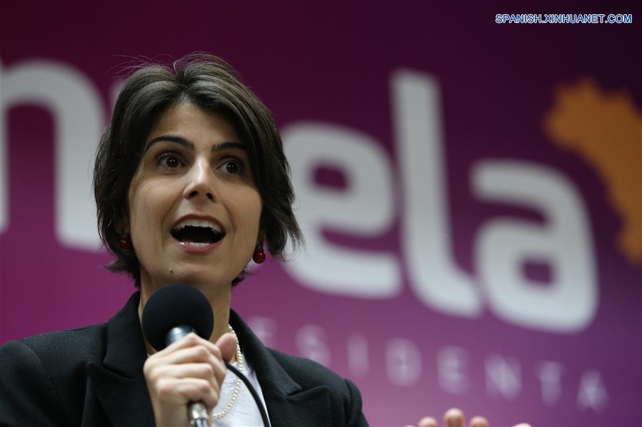 La diputada Manuela D'Avila, pronuncia un discurso durante el acto de lanzamiento de su candidatura a la Presidencia por el Partido Comunista de Brasil (PCdoB), durante la convención nacional del partido, en Brasilia, Brasil, el 1 de agosto de 2018. El PCdoB lanzó el miércoles durante su convención nacional la candidatura presidencial de la diputada Manuela D'Avila, de 36 a?os, para las elecciones de octubre próximo. (Xinhua/Dida Sampaio/AGENCIA ESTADO)