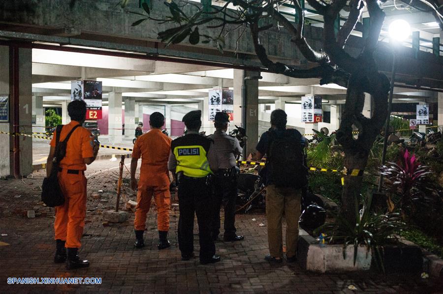 Sube a 82 número de muertos por terremoto en Indonesia